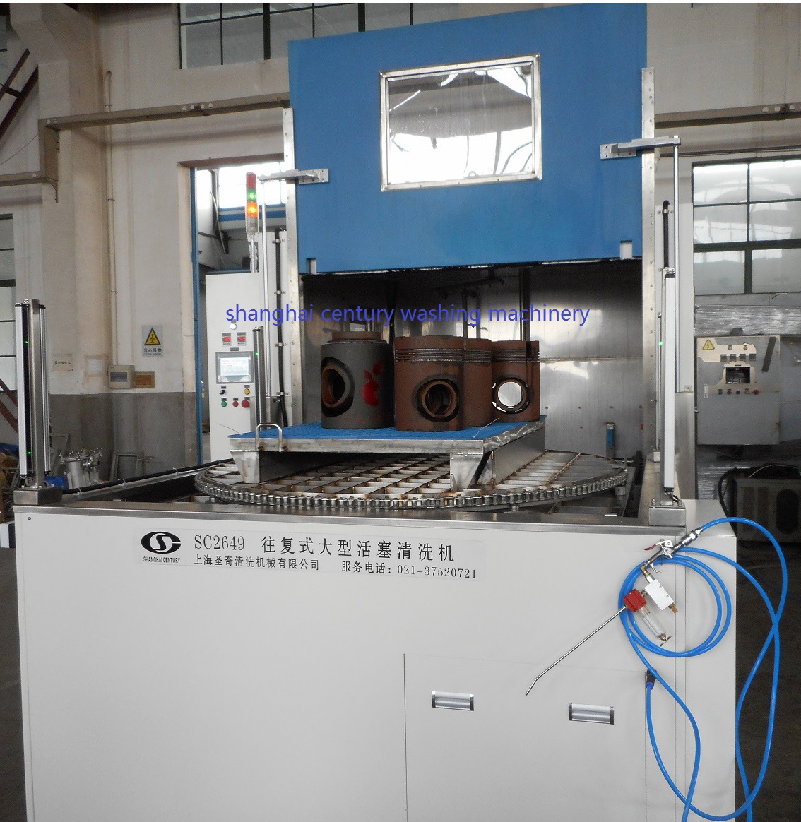 Automatic pressure spray washer for large piston